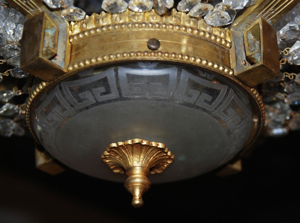 Un beau lustre de style Louis XVI en bronze et cristal Excellent état - En vente à Sheffield, MA