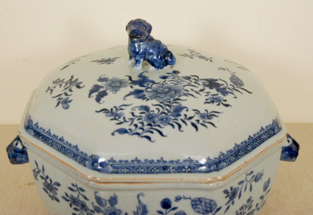 18th Century and Earlier A Fine Chinese Export Covered Soup Tureen