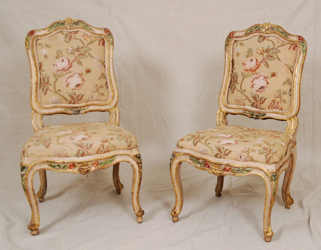 Français A  Rare ensemble de quatre chaises d'appoint Louis XV, estampillées Tillard en vente