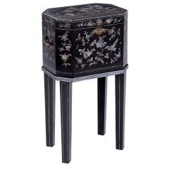 Chinese Lac-de-Bergaute Tea Caddy on Stand