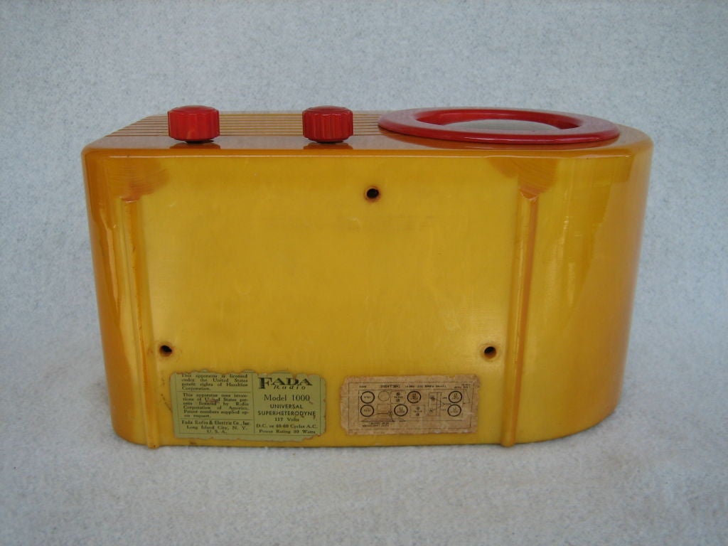 Mid-20th Century 1946 Fada Model 1000 Bullet Radio Butterscotch and red Bakelite