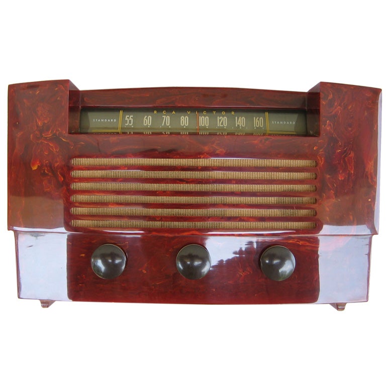 Beautiful 1946 RCA Model 66X8 Red Bakelite Radio