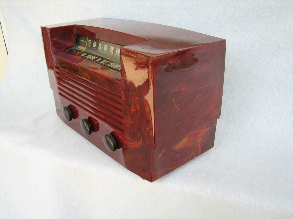 American Beautiful 1946 RCA Model 66X8 Red Bakelite Radio