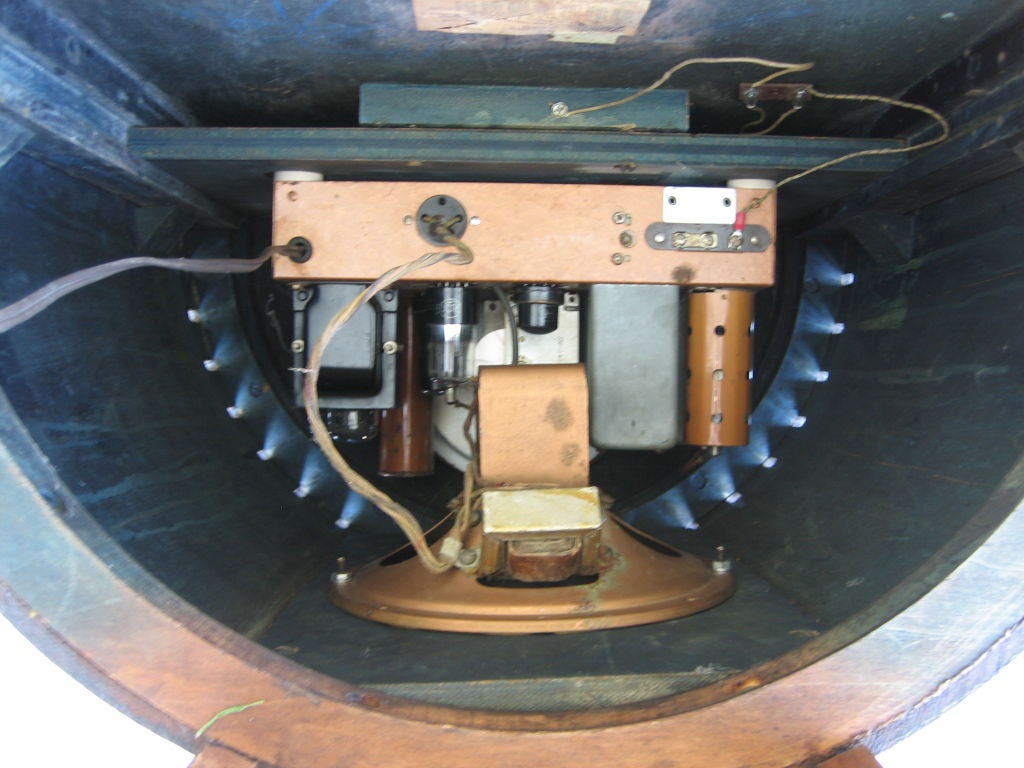 Mid-20th Century 1938 Zenith 6S238 Wooden Chair side Radio