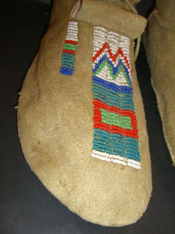 Mid-20th Century Nice Native American Indian Deerskin Beaded Moccasins Ca 1940's