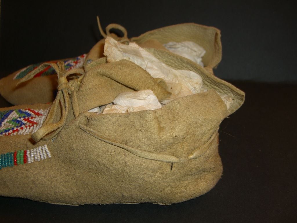 Nice Native American Indian Deerskin Beaded Moccasins Ca 1940's 1