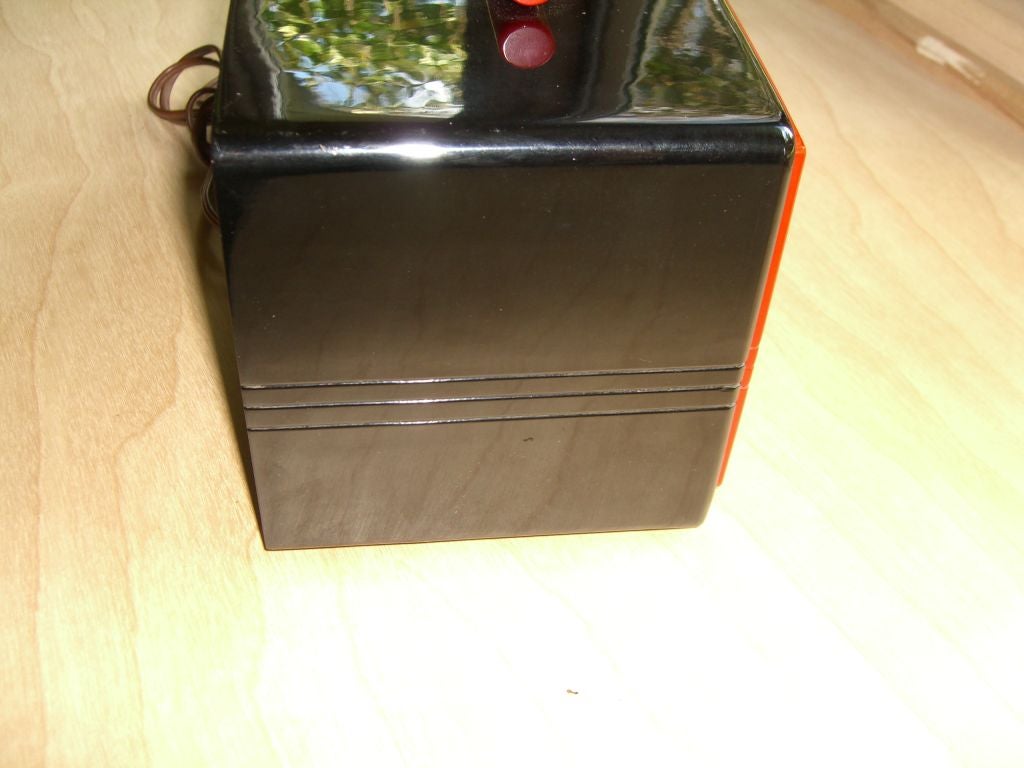 Rare and beautiful Motorola  51X16 black and red bakelite radio 1