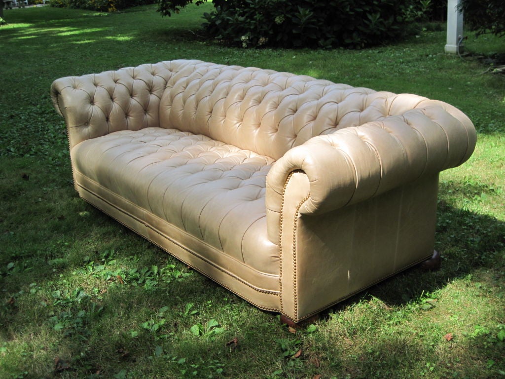 Tan Leather Chesterfield Sofa at 1stdibs Tan Leather Chesterfield Sofa at 1stdibs