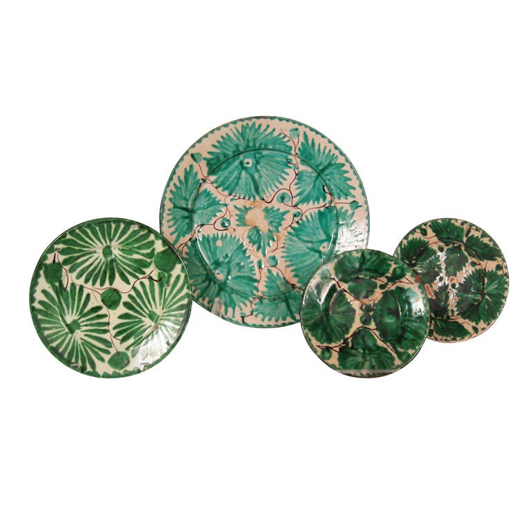 COLLECTION OF VINTAGE GREEN MEXICAN POTTERY PLATES