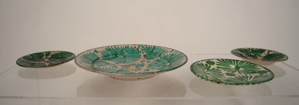 COLLECTION OF VINTAGE GREEN MEXICAN POTTERY PLATES 3