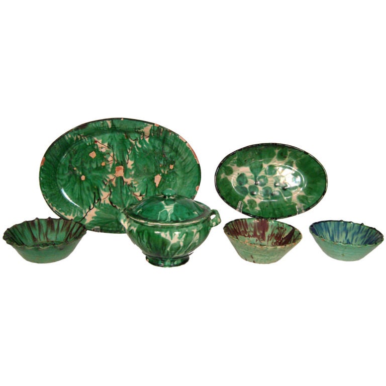 COLLECTION OF STRIKING VINTAGE MEXICAN GREEN POTTERY, c. 1940s at