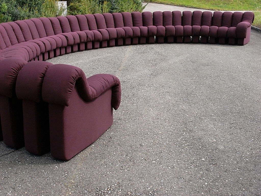 De-Sede DS-600 Non-Stop of 45 pieces in high quality mauve fabric , designed by Uli Berger , Elenora Riva , Heinz Ulrich and Klaus Vogt for Swiss high end manufacturer De Sede in the late 60's , one of the largest examples to come up for sale .
