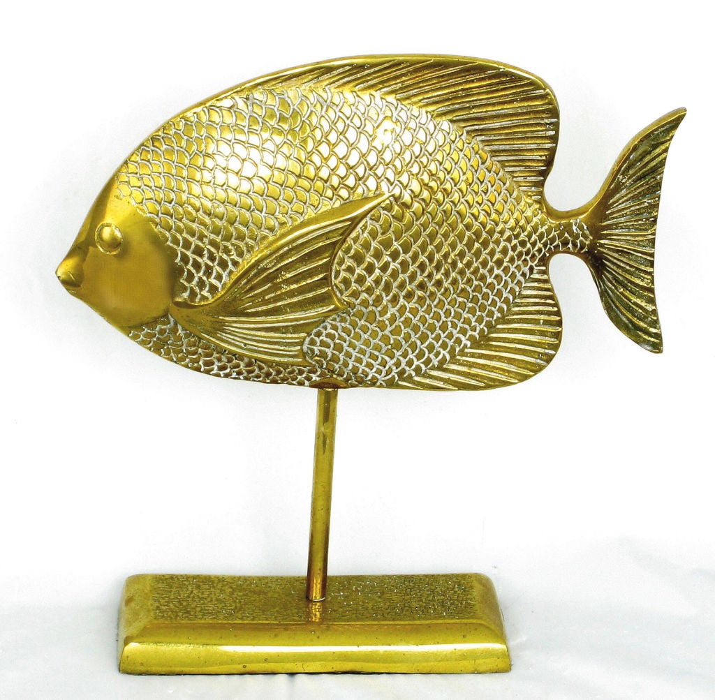 Beautifully cast brass angel fish mounted on a brass rod affixed to a cast brass plinth. Much like the organic designs of Arthur Court.