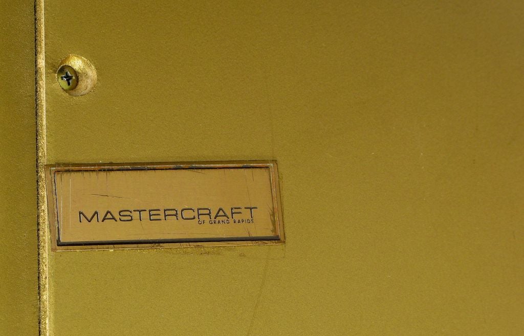 Mastercraft Regency-Styled Shell Motif Brass Vitrine 4