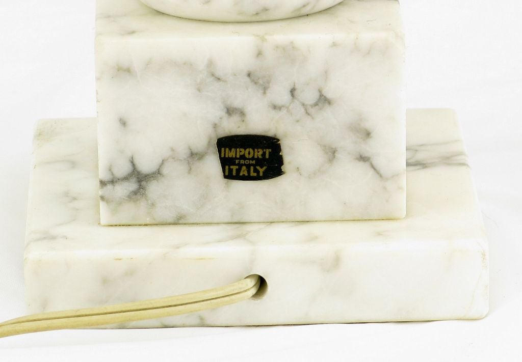 Paar italienische Carrara-Marmor-Tischlampen mit Muschel-Motiv im Angebot 3