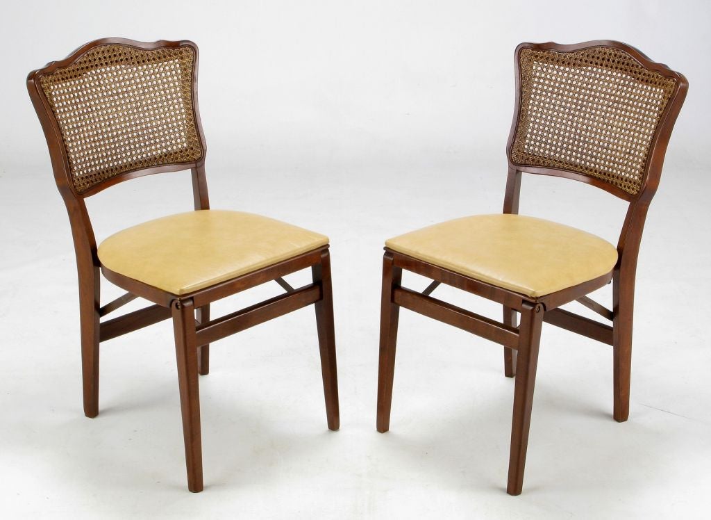 Fije  De cuatro sillas plegables de caoba, caña y cuero de la Regencia en venta 2