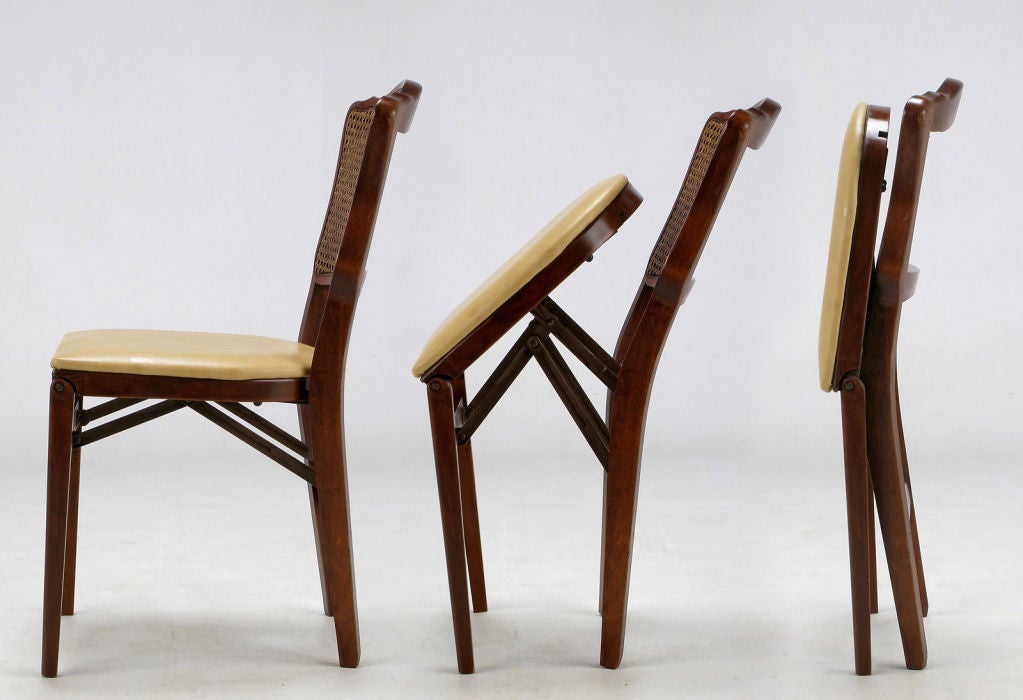 Définir  e quatre chaises pliantes de style Regency en acajou, canne et cuir en vente 3