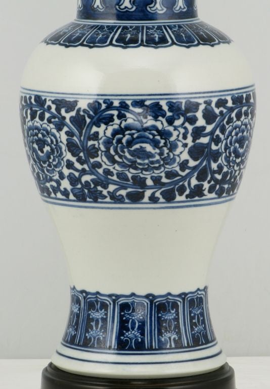 Pair Chinoiserie Blue & White Ceramic Table Lamps 1