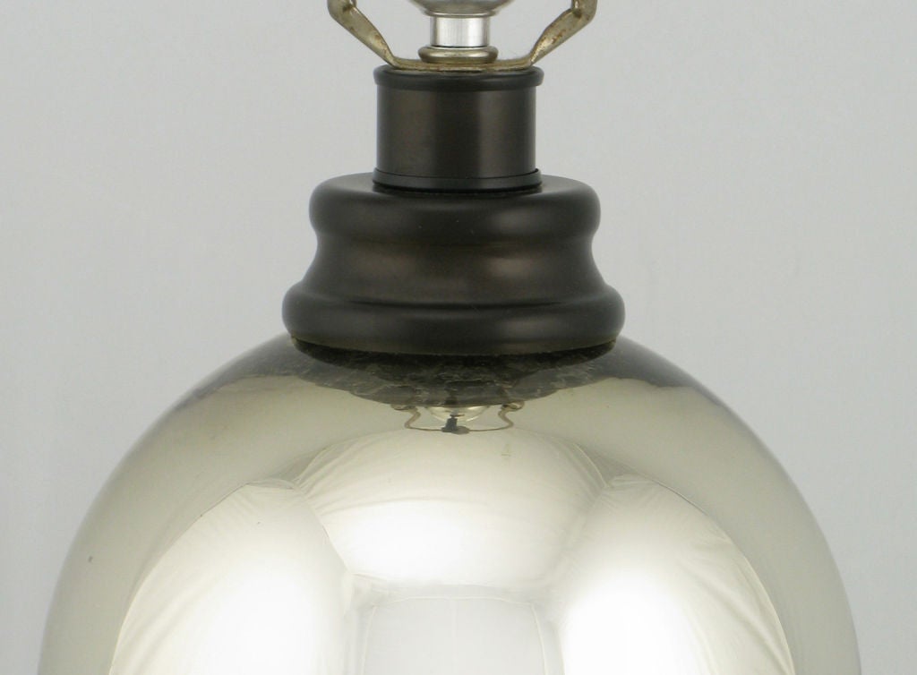 Paar kugelförmige Quecksilberglas-Tischlampen (amerikanisch) im Angebot