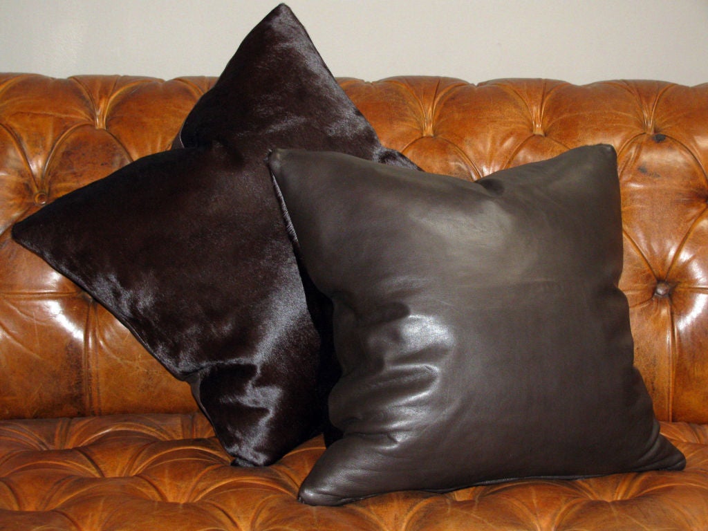 A pair of pillows of luxurious Italian<br />
leather hide on front<br />
and supple Nappa leather backs.<br />
Zipper closure along bottom seam<br />
with duck feather-filled inserts.<br />
Gorgeous espresso color. <br />
Designed and made in