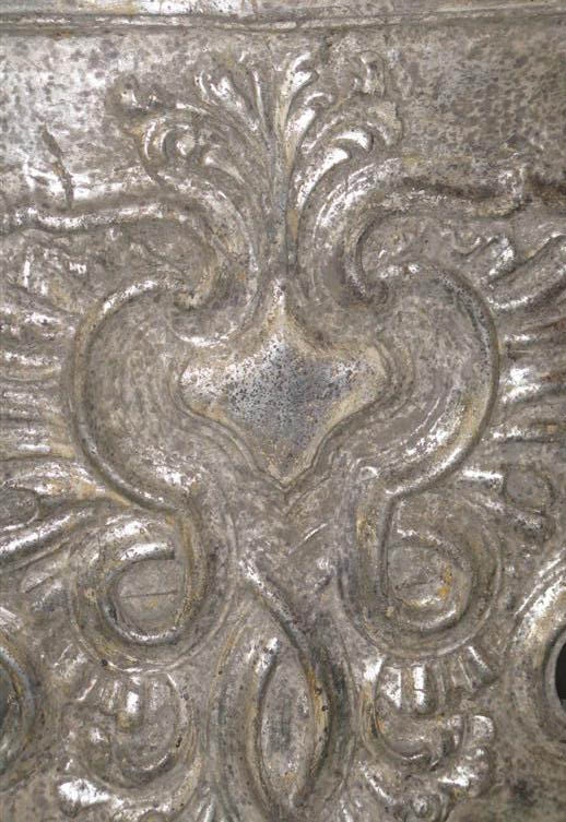 Silverleaf Carved Corner Table with Mirrored Top In Good Condition In Los Angeles, CA