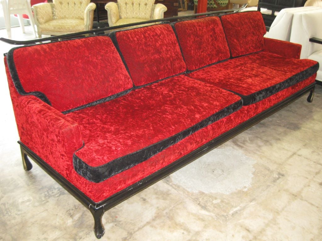 Exceptional 50's Pagoda top style sofa, with ming legs and incredible lines. Wonderful in a mid century design or period decor with sideboards coffe tables, armchairs, chairs benches etc..
