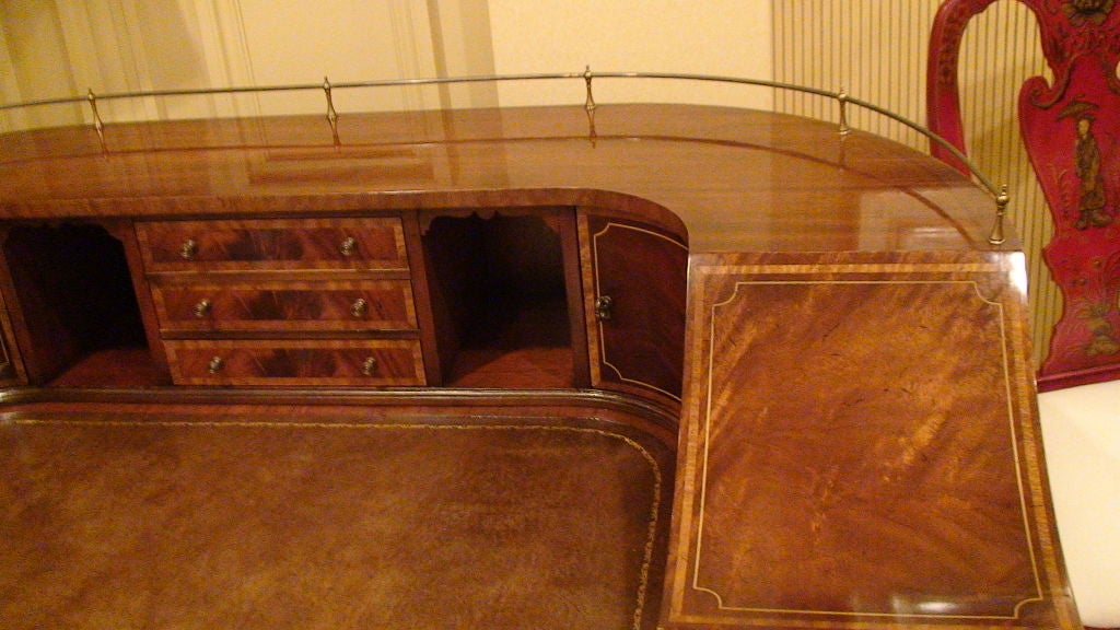 VINTAGE CARLTON HOUSE DESK