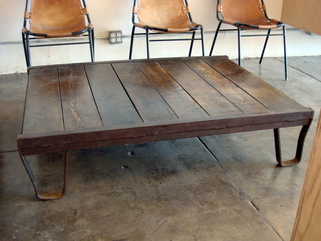 wood and iron pallets<br />
refinished hardwood<br />
used for transporting goods from rail cars to warehouses