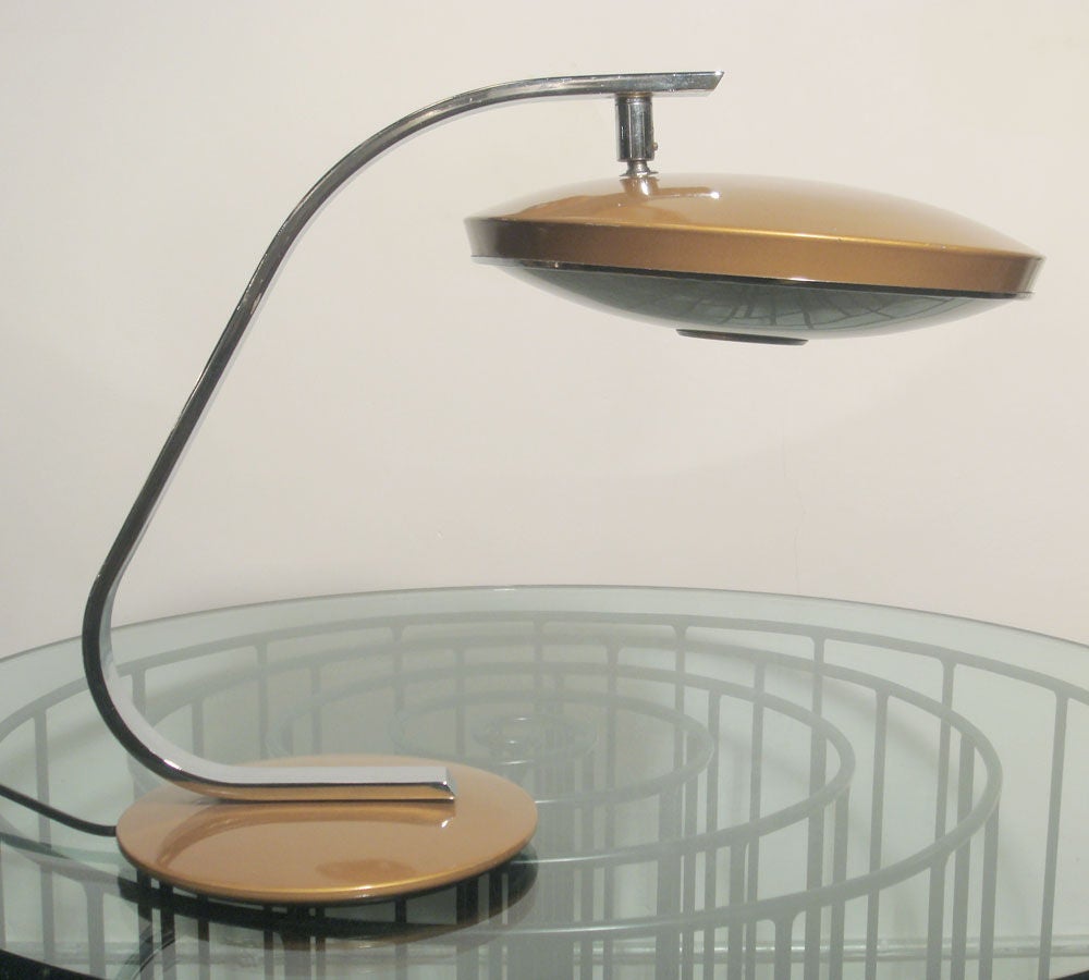 metal desk lamp with articulating head and glass diffuser<br />
two bulb set up