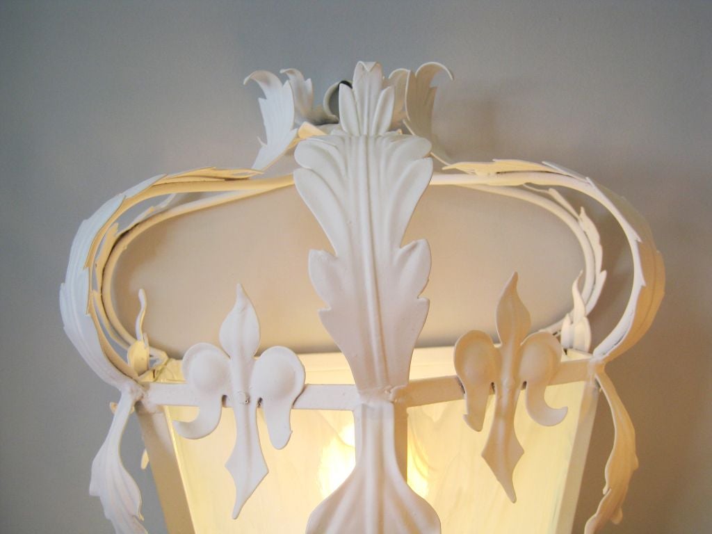 Pair of White Gesso Sconces In Excellent Condition For Sale In Los Angeles, CA