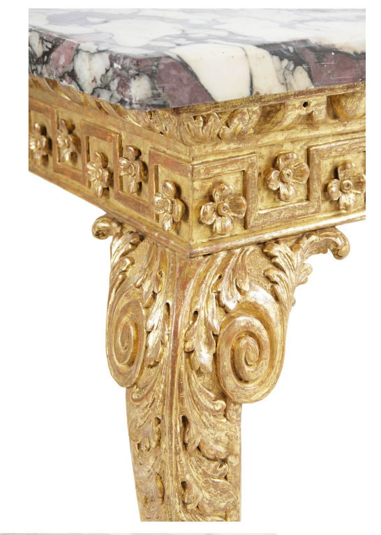 A George II marble-topped giltwood console. In Excellent Condition For Sale In New York, NY