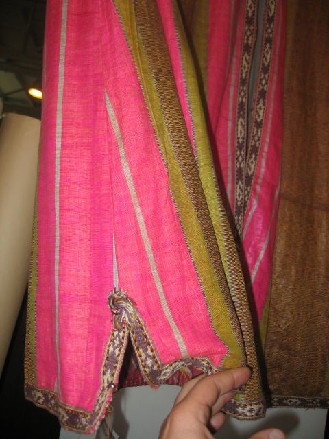 Indien Chapan/robe vintage en soie tissée à la main n°1 en vente