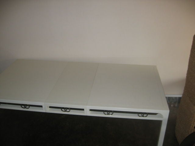 Baker Chinese Moderne White Lacquered Table In Excellent Condition In Dallas, TX