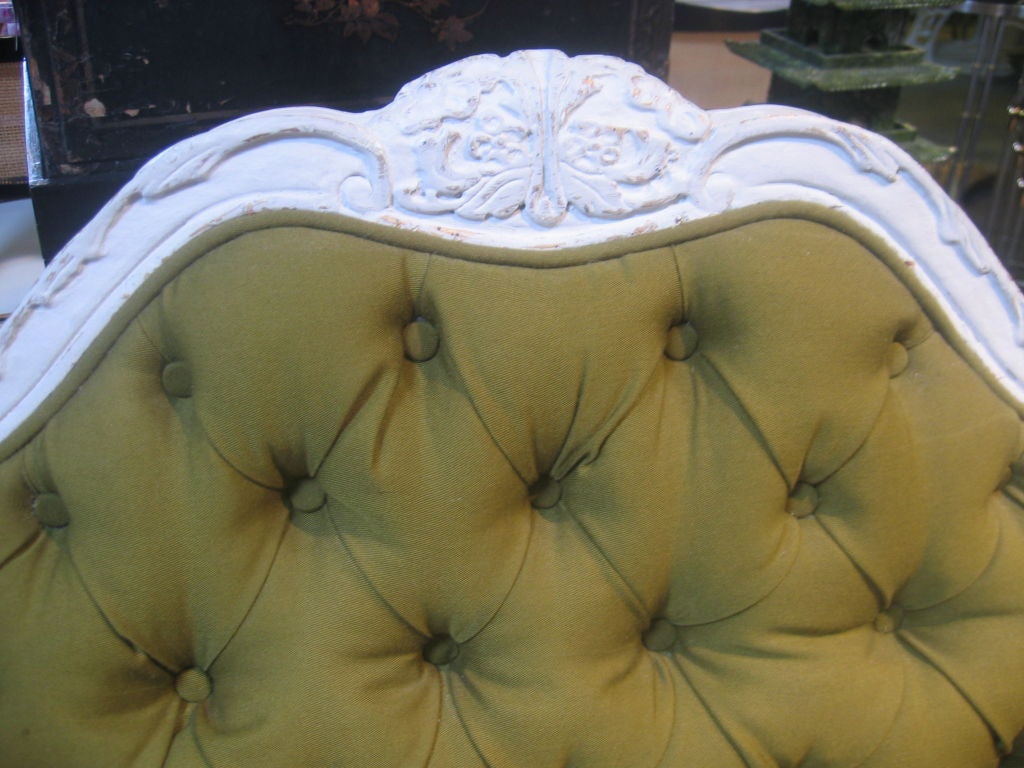 Hollywood Rococo Settee in White Painted Finish In Good Condition In Dallas, TX