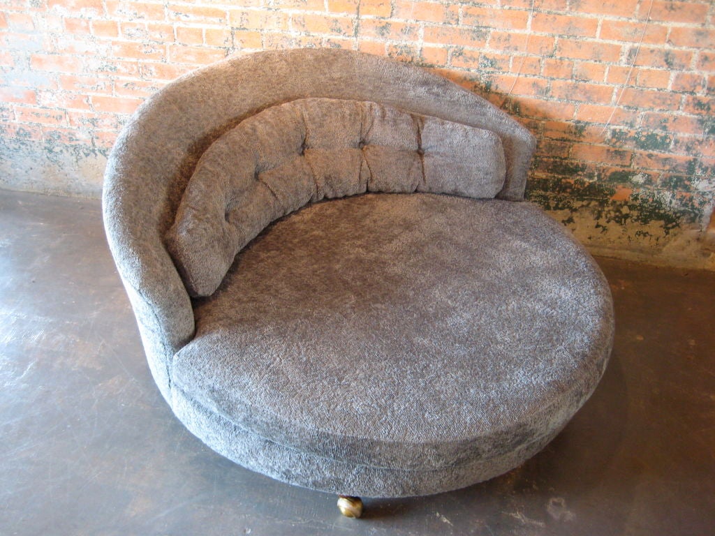 Mid-20th Century large round lounge chair