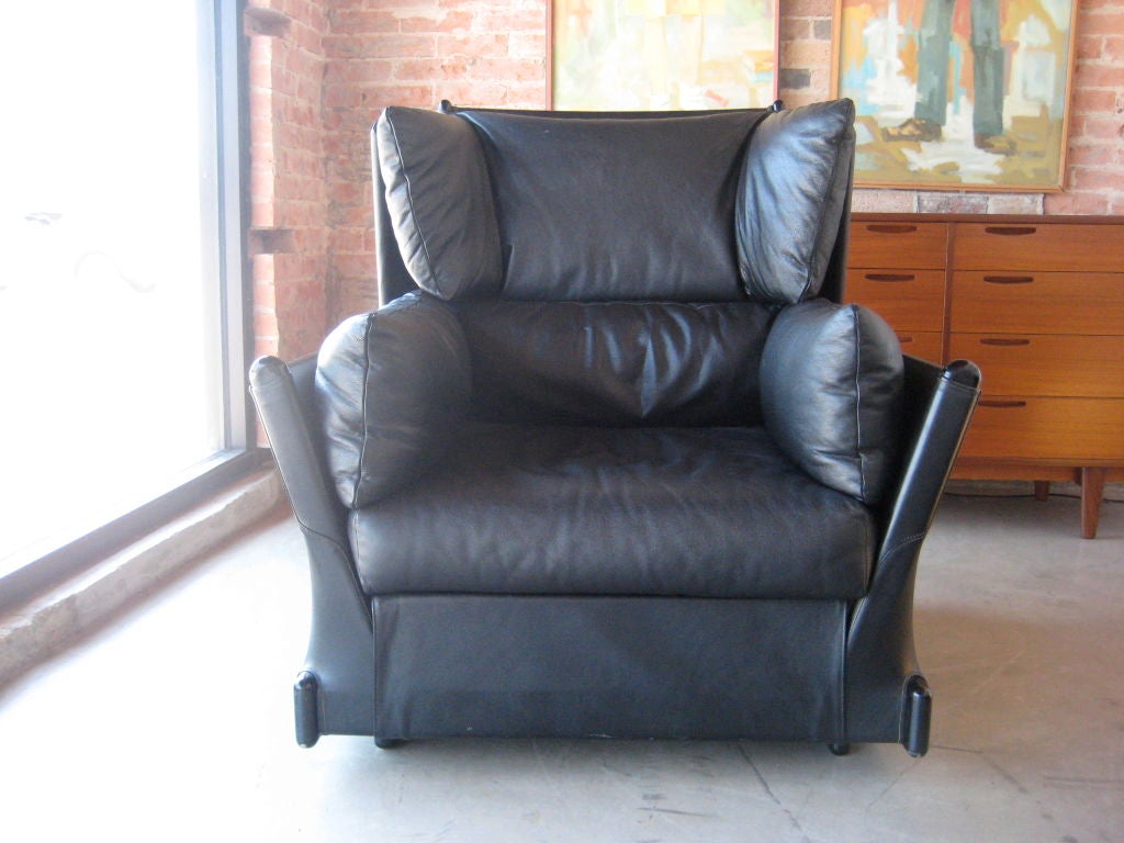 Late 20th Century Pair of rare leather armchairs by Piero de Martini for Cassina