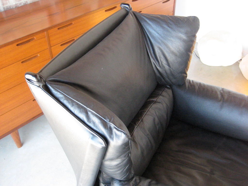 Pair of rare leather armchairs by Piero de Martini for Cassina 2
