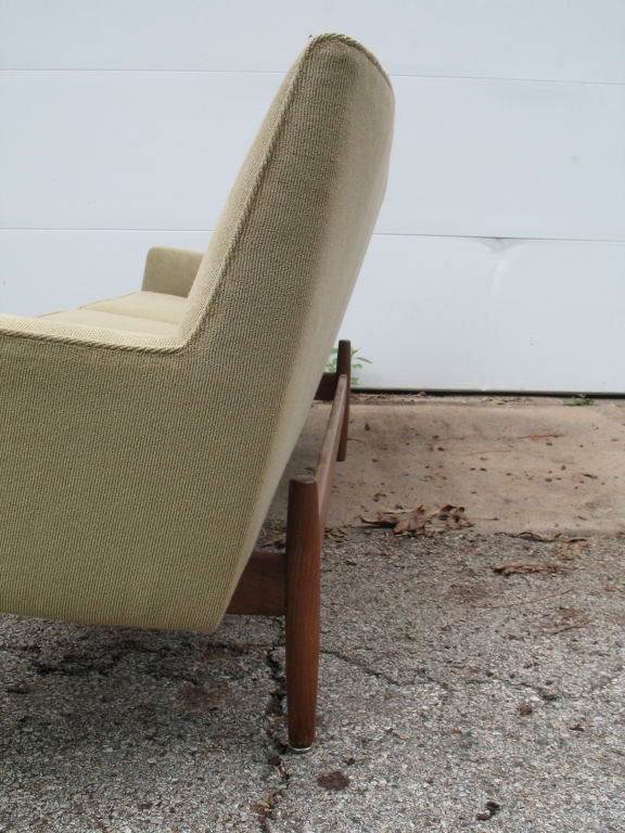 Sofa designed by Jens Risom 1