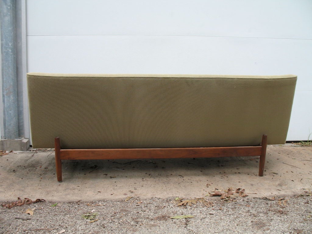 Sofa designed by Jens Risom 2