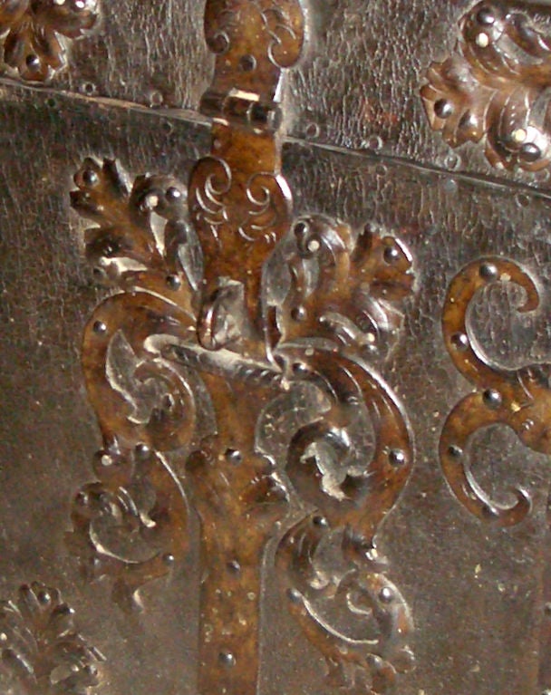 French Baroque 17th Century Iron Bound Leather Chest or Coffer In Good Condition For Sale In Troy, NY