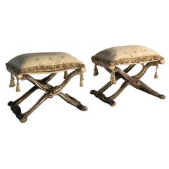 Pareja de pliants o taburetes dorados italianos de principios del siglo XIX de estilo rococó