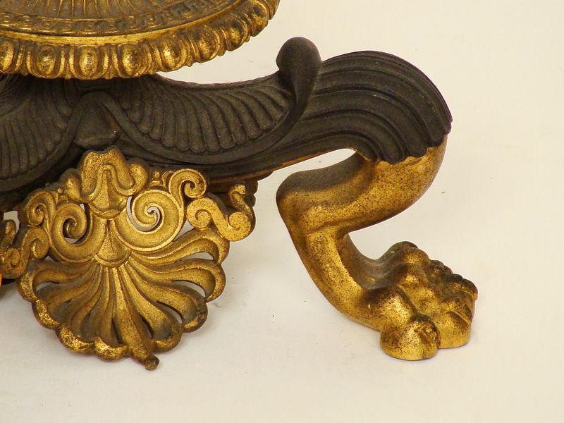 Bronzo Coppia di lampade Impero in bronzo e bronzo dorato in vendita