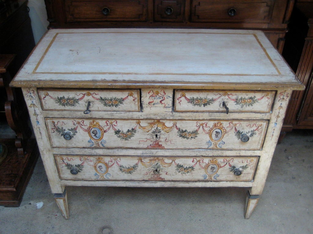 Mid-20th Century Painted Italian chest of drawers