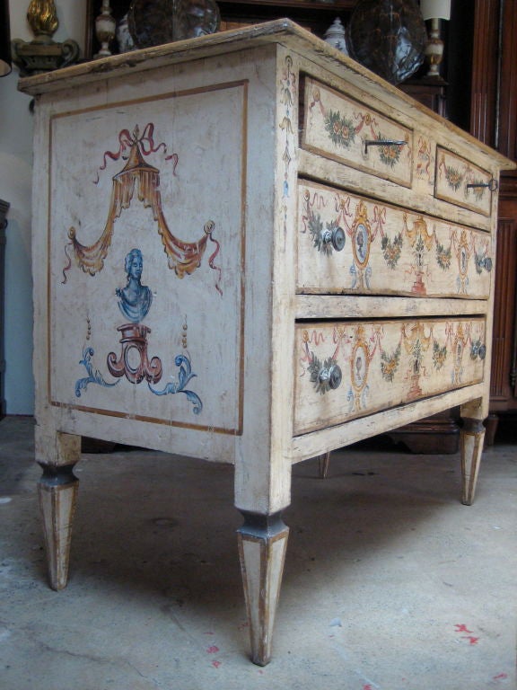 Wood Painted Italian chest of drawers