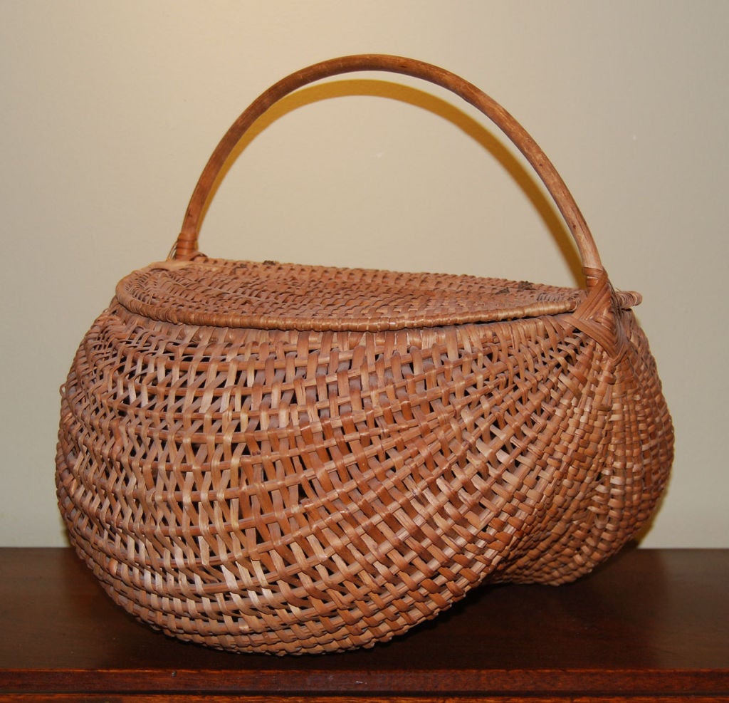 Large double-lidded buttocks basket, tightly woven