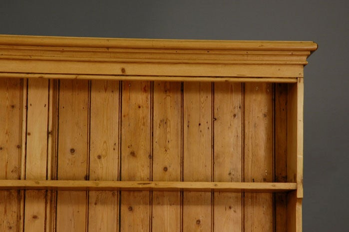 English 19th Century Pine Pot Board Dresser In Excellent Condition In Baton Rouge, LA