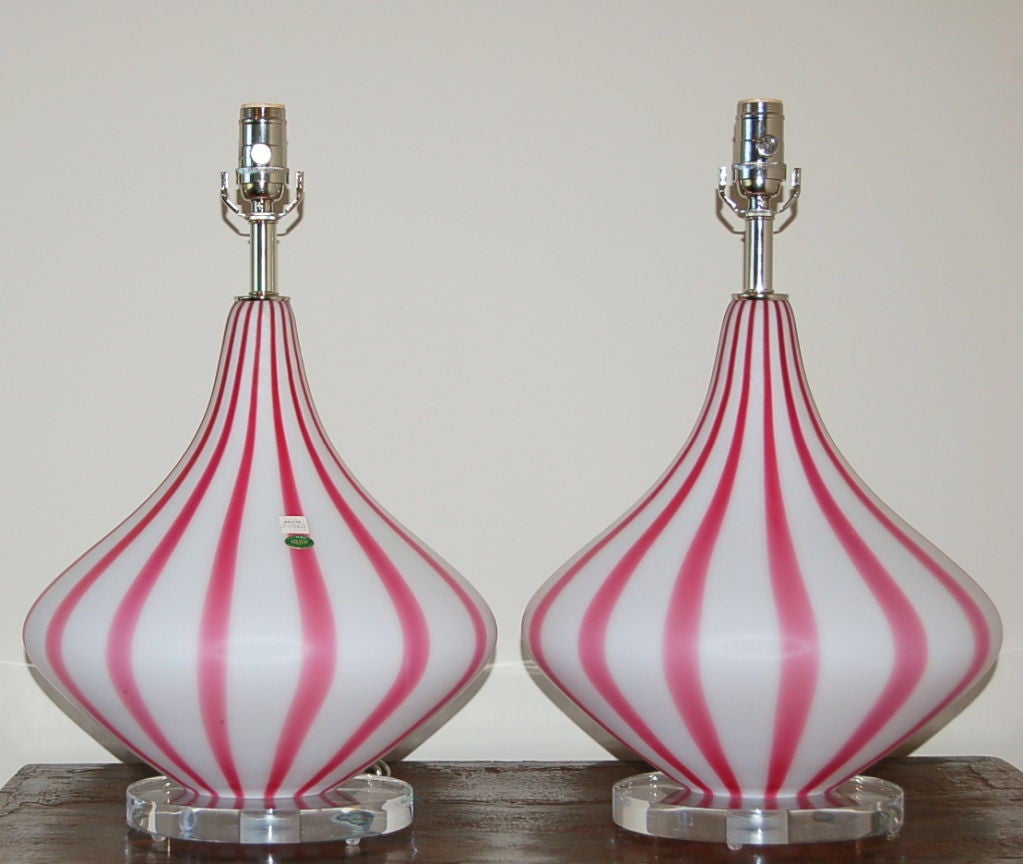 Striped Murano Table Lamps in Magenta and White In Excellent Condition In Little Rock, AR