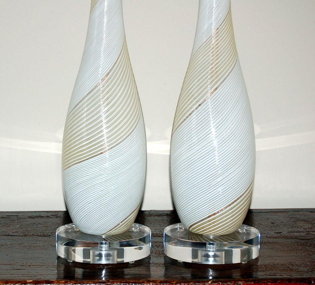 Mid-Century Modern Matched Pair of Candy Cane Striped Murano Table Lamps in Vanilla White For Sale