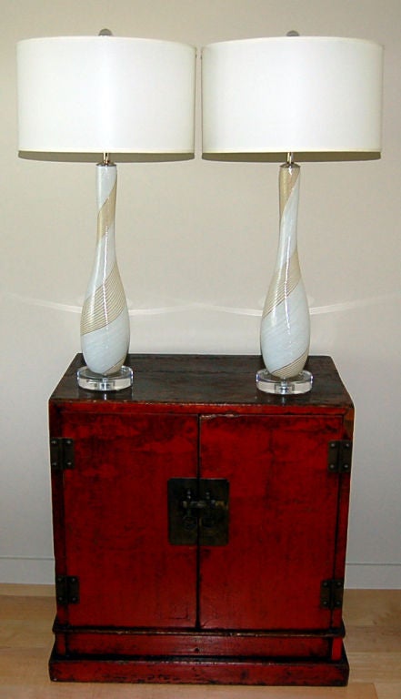 Matched Pair of Candy Cane Striped Murano Table Lamps in Vanilla White In Excellent Condition For Sale In Little Rock, AR