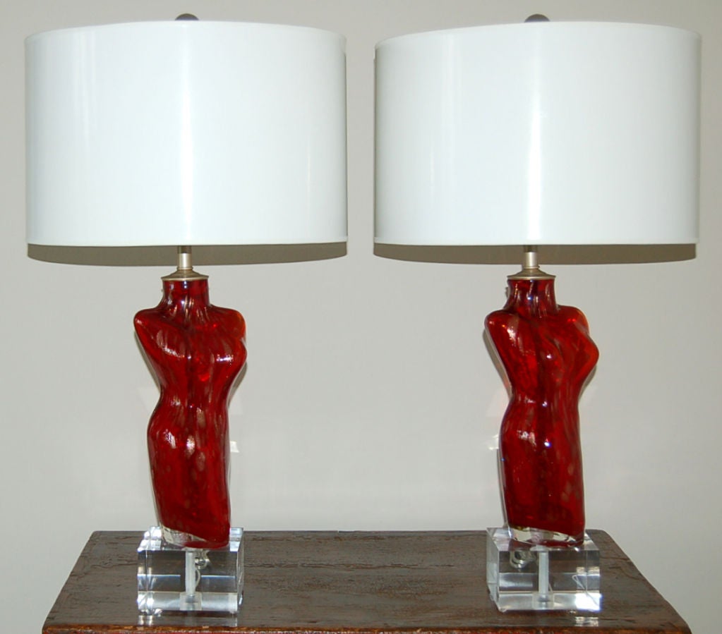 Venus sculptural Murano glass table lamps in CRIMSON with GOLD inclusions, hand blown into a mold.  The glass is mounted on a cube of Lucite, with lacquered hardware in platinum. 

The lamps are 25 inches tall, from tabletop to socket top.  As